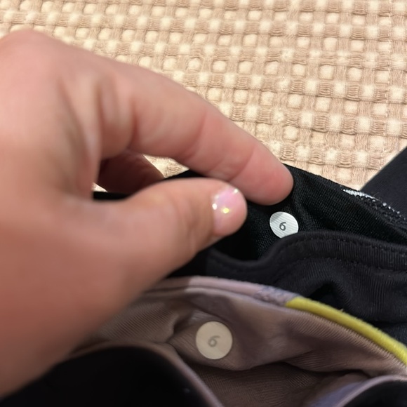 2 Lululemon capri leggings Size 6 - Picture 3 of 5